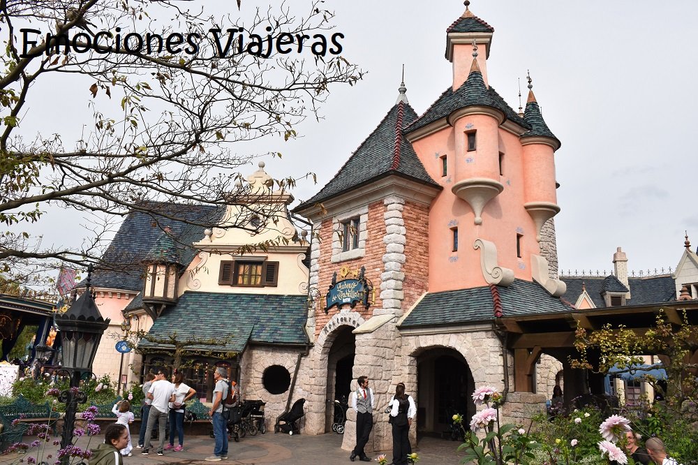 Súper importante, reservar la comida con princesas.