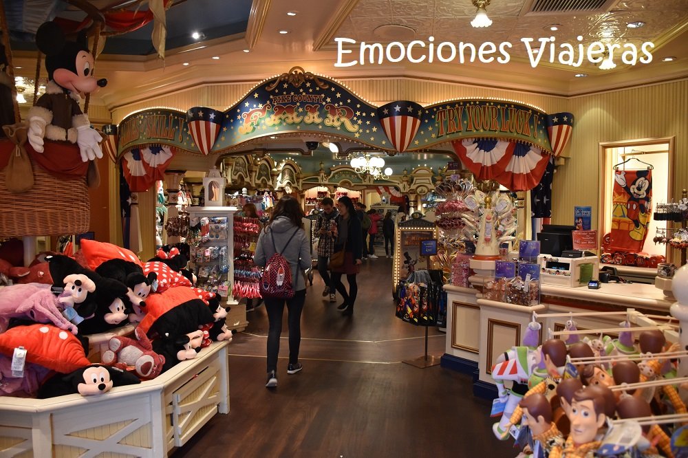1. Razones para ir a Disney - Disney Stores
