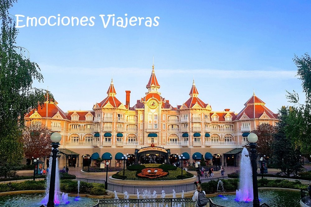 Entrada al parque, por el famoso Hotel Disney.